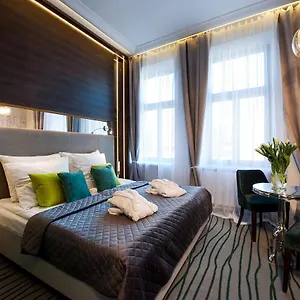 https://plaza-boutique-hotel.krakowhotelspoland.com